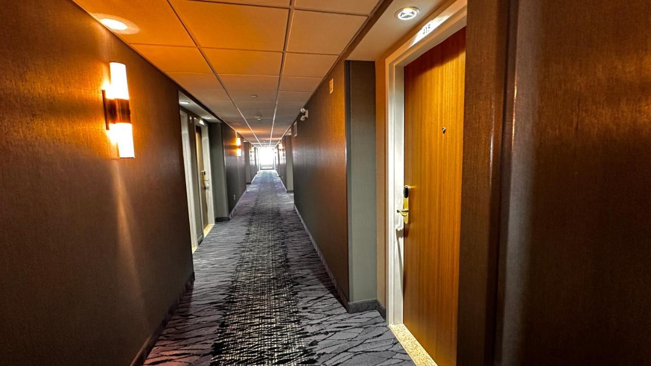 Newmarket Hotel And Suites Ngoại thất bức ảnh
