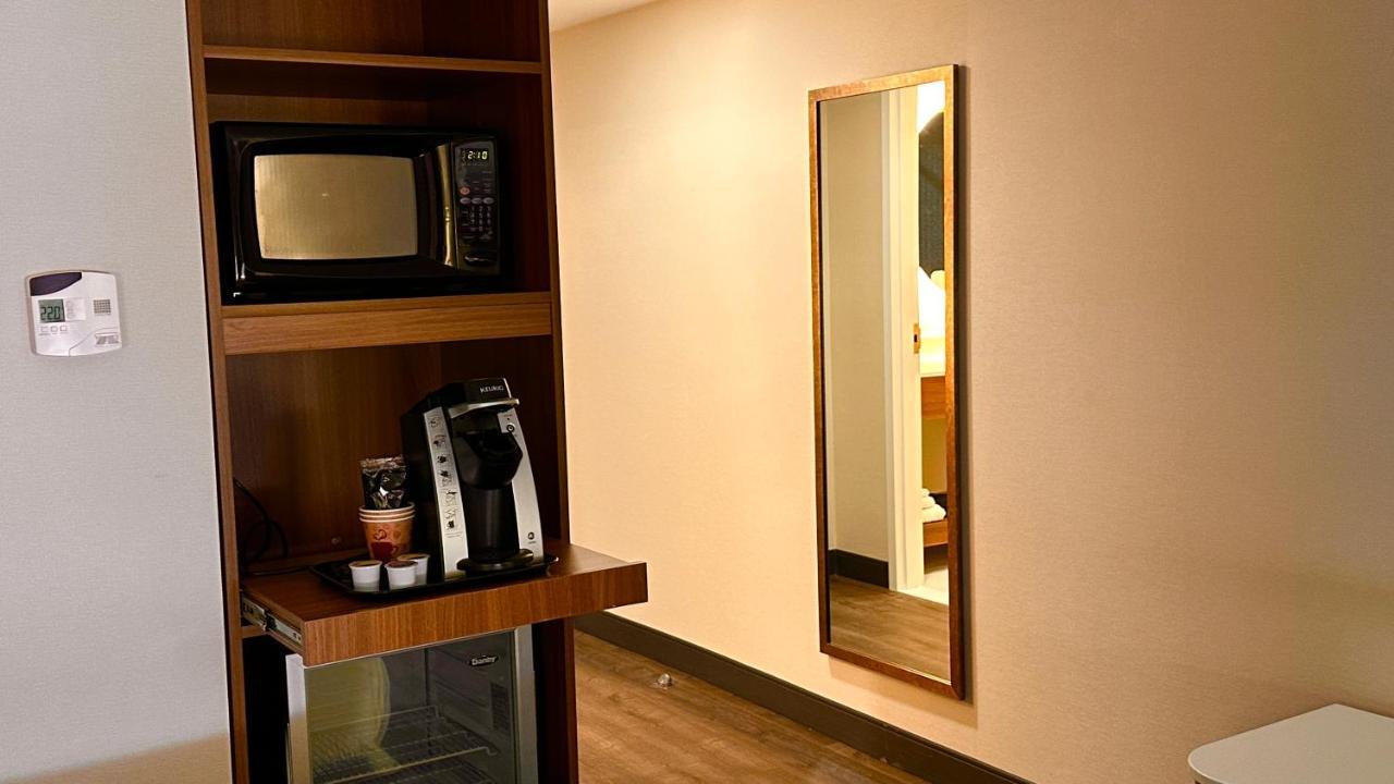 Newmarket Hotel And Suites Ngoại thất bức ảnh