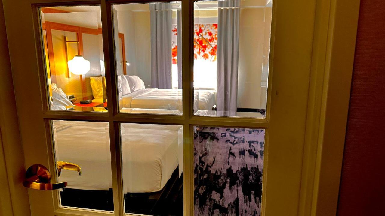 Newmarket Hotel And Suites Ngoại thất bức ảnh