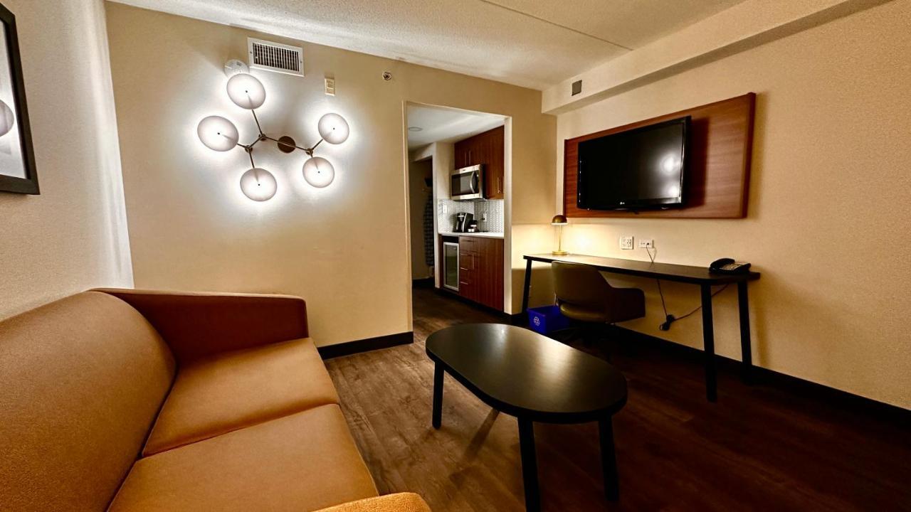 Newmarket Hotel And Suites Ngoại thất bức ảnh