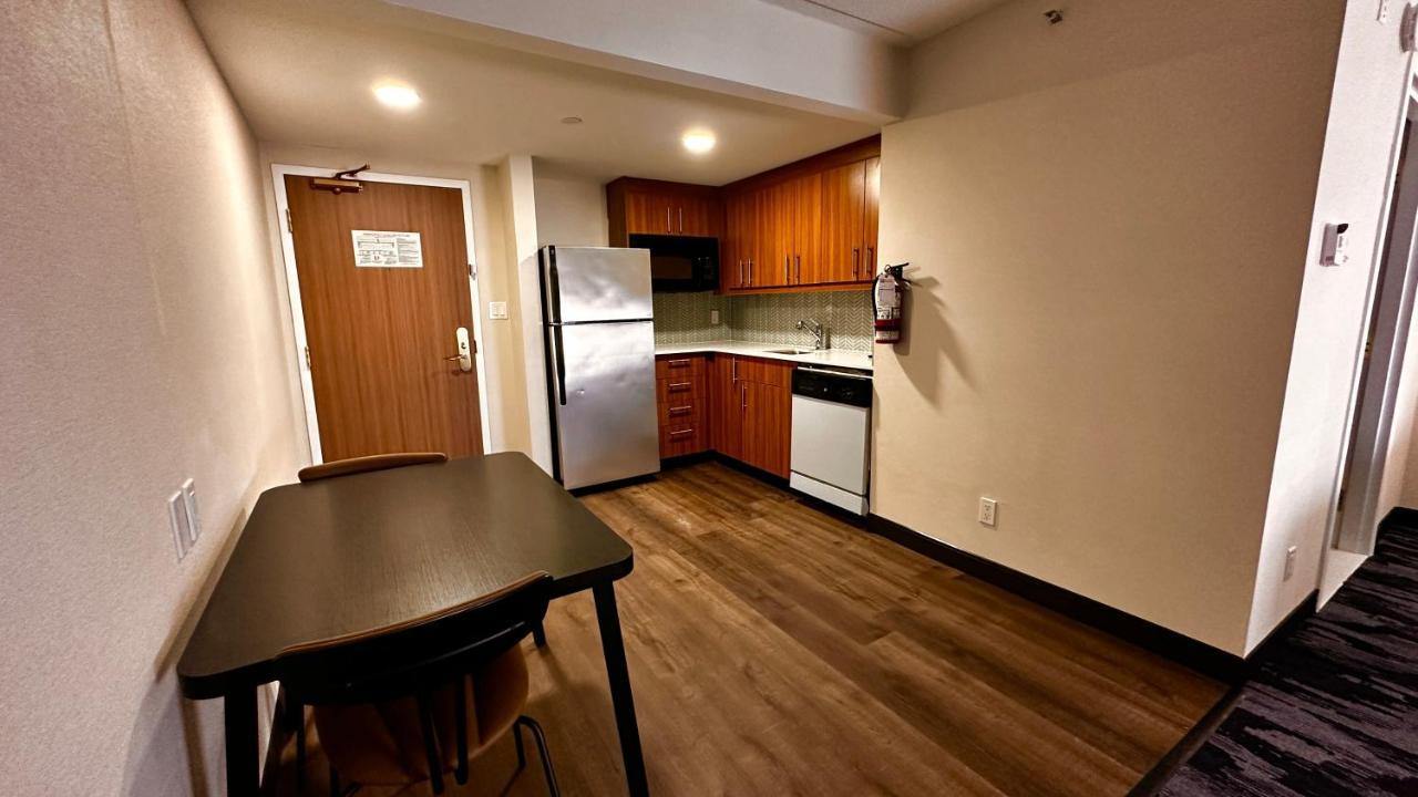 Newmarket Hotel And Suites Ngoại thất bức ảnh