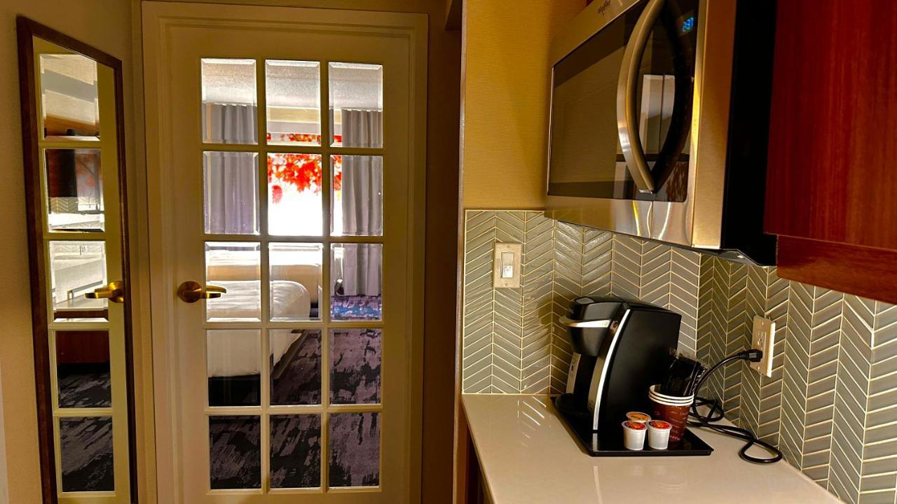 Newmarket Hotel And Suites Ngoại thất bức ảnh