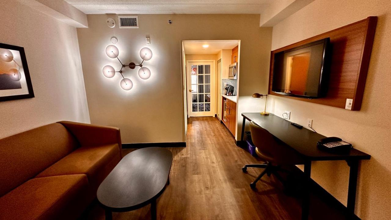 Newmarket Hotel And Suites Ngoại thất bức ảnh