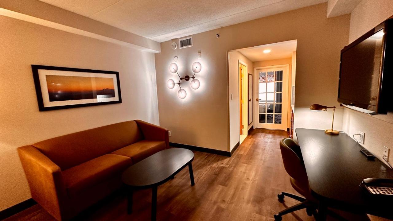 Newmarket Hotel And Suites Ngoại thất bức ảnh