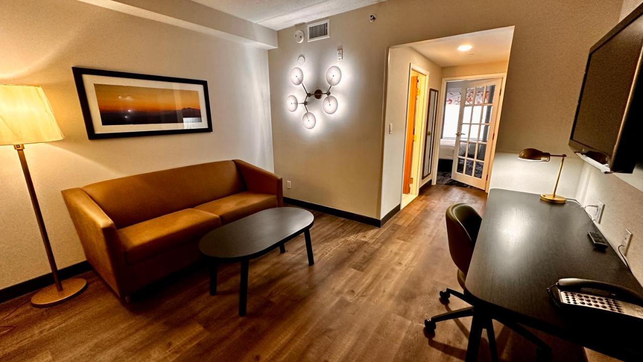 Newmarket Hotel And Suites Ngoại thất bức ảnh
